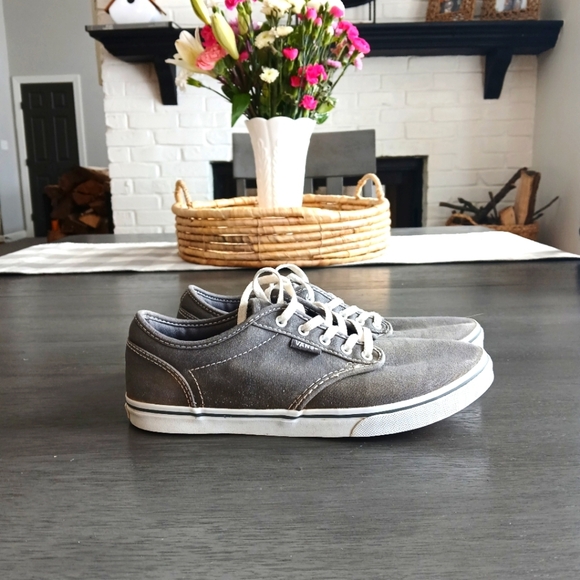 Vans women Gray Casual Sneakers like new size 7 - Picture 1 of 7
